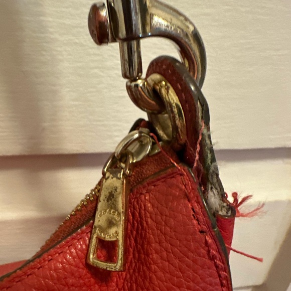Coach  Red Shoulder hobo Bag wt horse & carriage logo . - Picture 13 of 16